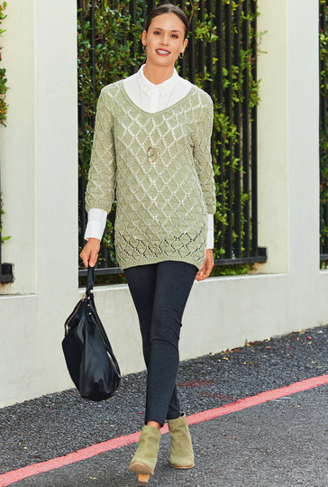 Olivfarbener Pullover mit Ajourrauten