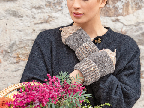 Gestrickte Marktfrauen-Handschuhe mit Fingerkappe in Beige-braun