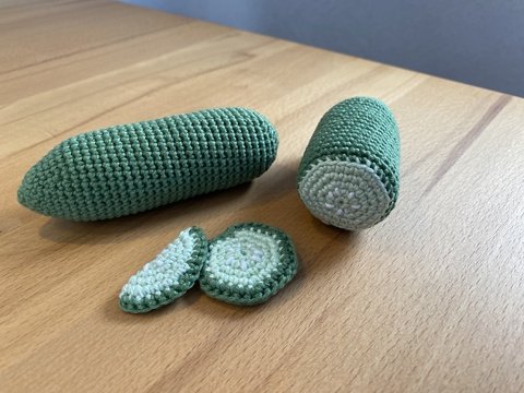 Gurke häkeln, angeschnittene Gurke & Scheiben z.B. für Kaufladen (einfach)