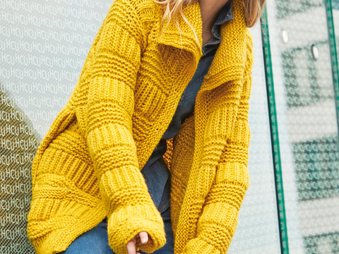 Gelbe Oversize-Jacke mit Patent- und Rippenmuster-Streifen