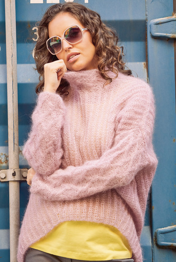 Mohairpulli mit Zopfelsaum in Rosa