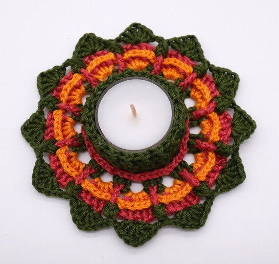 Häkelanleitung für dekorative Teelichthalter in herbstlichen Farbtönen