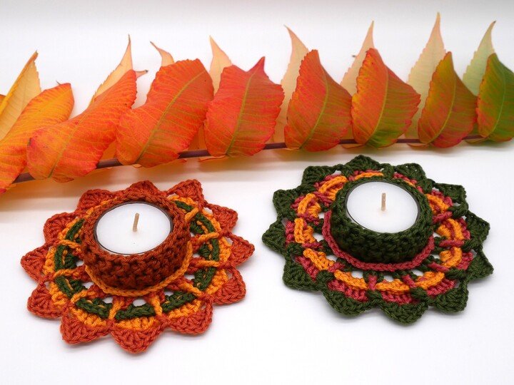 Häkelanleitung für dekorative Teelichthalter in herbstlichen Farbtönen