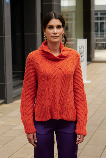 Pulli mit Zopfmuster und Schalkragen in Orange