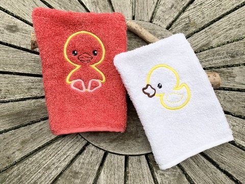 Enten-Waschlappen Stickdatei  ITH 13x18 Waschhandschuh Ente gelb Badeente