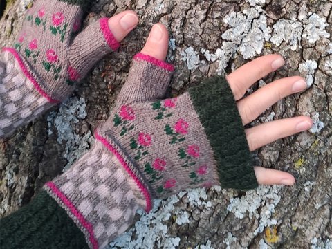 Handstulpen mit Röschenmuster