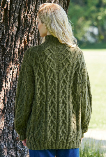 Olivgrüner Zopfmusterpulli