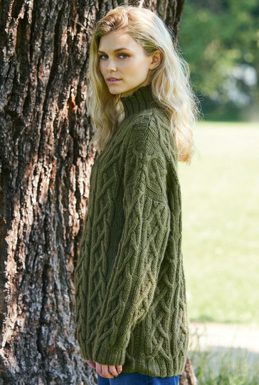 Olivgrüner Zopfmusterpulli