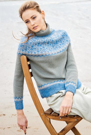 Rollkragenpulli in Blautönen mit Jacquardpasse