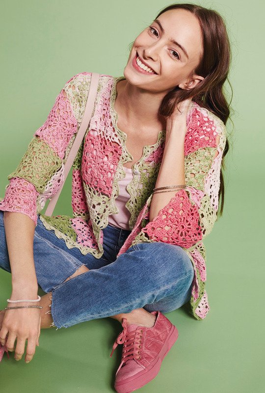 Häkeljacke "New Romance" aus Granny-Squares mit Farbverlauf in Rosé und Grün - Bild 2