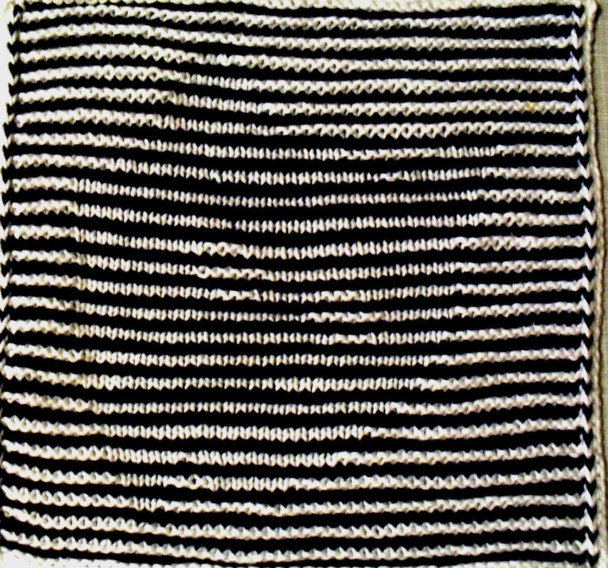 Katze in Schattenstricktechnik als Spüli oder Deko mit dem besonderen Rand - Bild 3