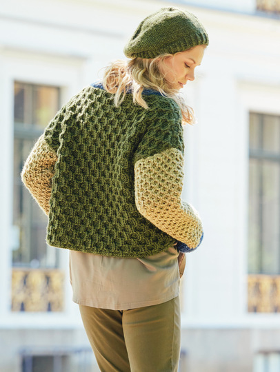 Pulli in Moos- und Lindgrün und Baskenmütze in Moosgrün