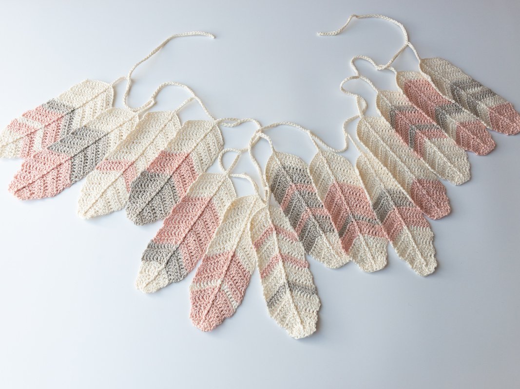 Boho feather garland crochet pattern, tutorial decoration bird feathers - Image 4