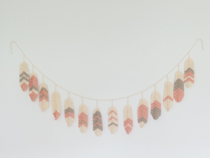 Boho feather garland crochet pattern, tutorial decoration bird feathers