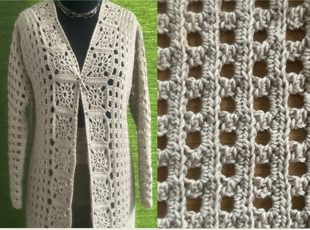 Lange hellbeige gehäkelte Damenjacke mit Granny-Squares und Lochmuster auf Schaufenpuppe