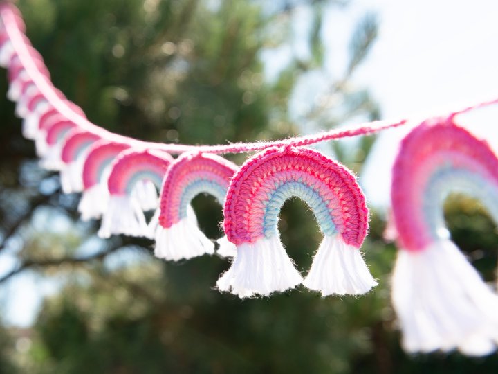 Regenbogengirlande Häkelanleitung, Anleitung bunte Regenbogenkette zur Deko