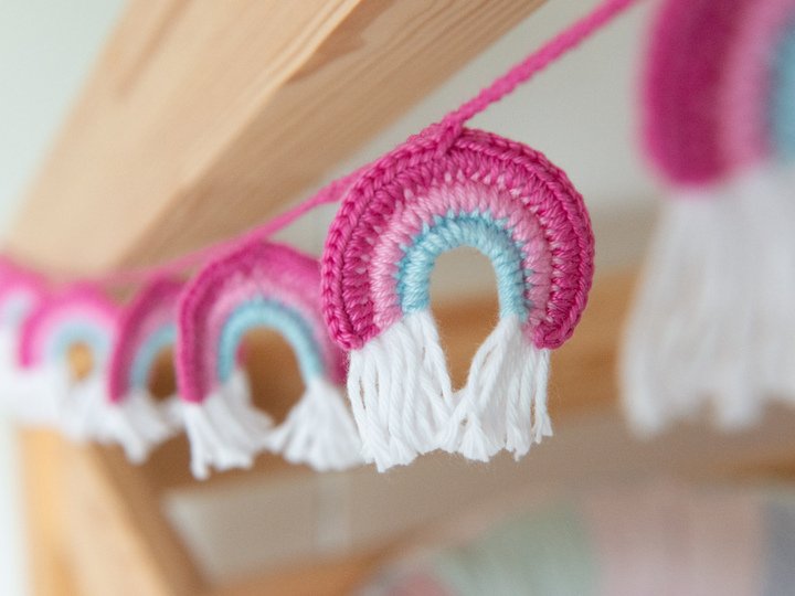 Regenbogengirlande Häkelanleitung, Anleitung bunte Regenbogenkette zur Deko