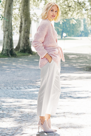 Roséfarbene Jacke im Netzpatent