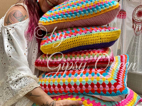 Häkelanleitung Blumenbunt Kissen, bunter Kissenbezug mit Blumenmuster