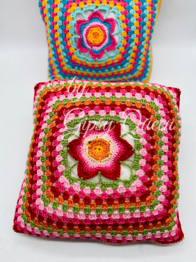 Häkelanleitung Blumenbunt Kissen, bunter Kissenbezug mit Blumenmuster