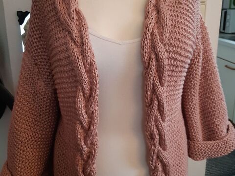 Weste mit Zopfbordüre