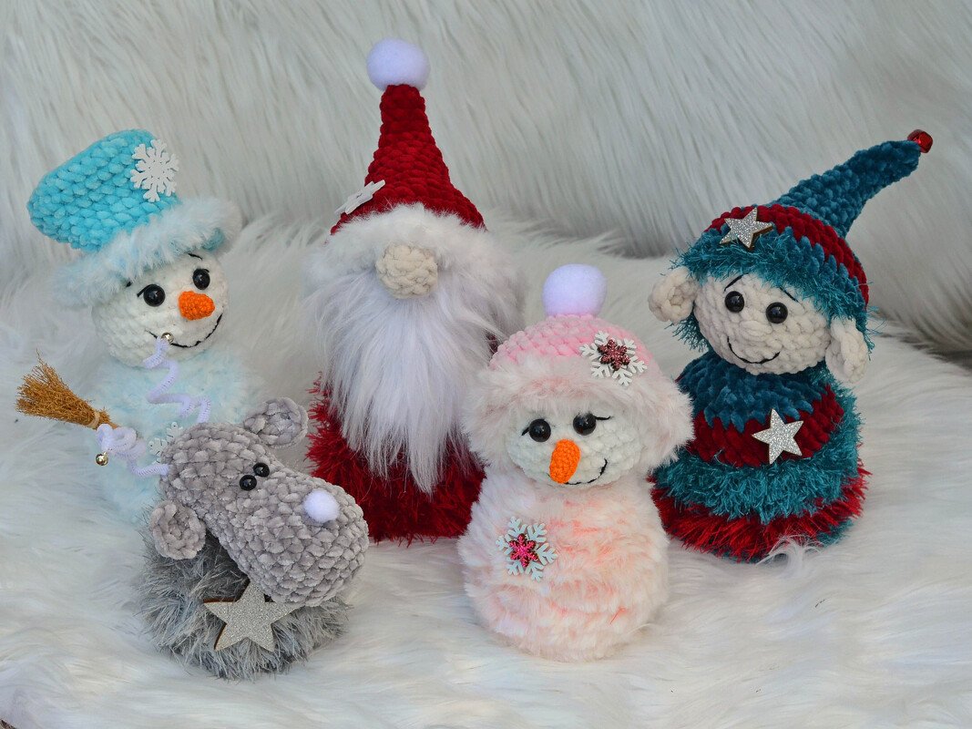 4er Set flauschige Winterfiguren Elf Wichtel Nikolaus Schneemann Elch