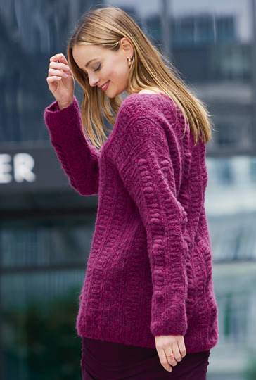 Pflaumenfarbener Pulli mit V-Ausschnitt