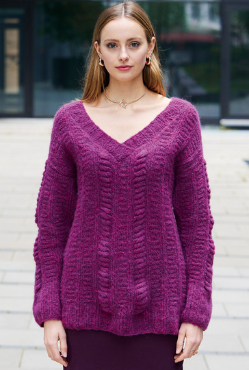 Pflaumenfarbener Pulli mit V-Ausschnitt