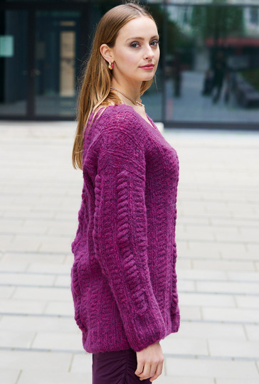 Pflaumenfarbener Pulli mit V-Ausschnitt