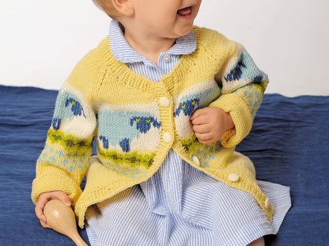 Babyjäckchen in Gelb mit Schäfchen-Jacquardmuster