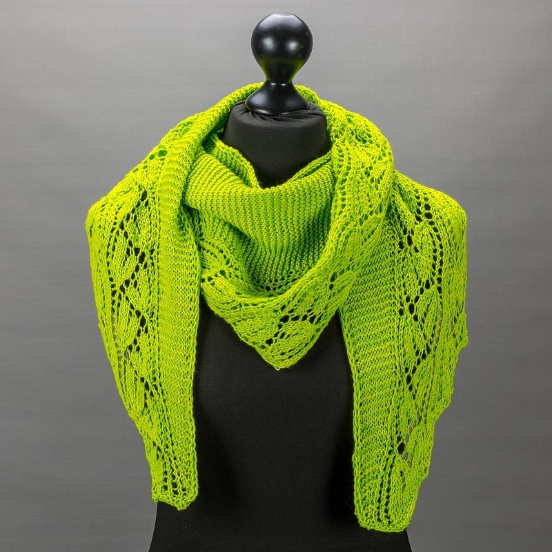 Limettengrünes Lacetuch mit Ajourkante auf schwarzem Mannequin