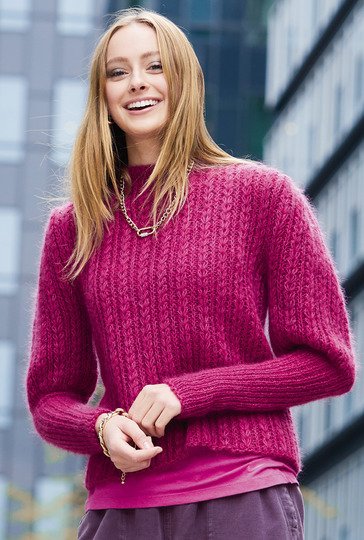 Fuchsiafarbener Pulli mit Keulenärmeln