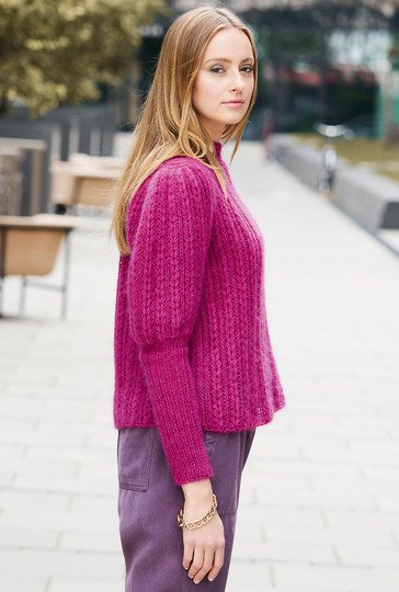 Fuchsiafarbener Pulli mit Keulenärmeln