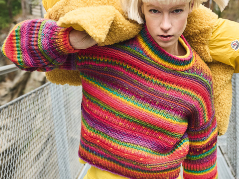 Pulli im Farbverlaufgarn