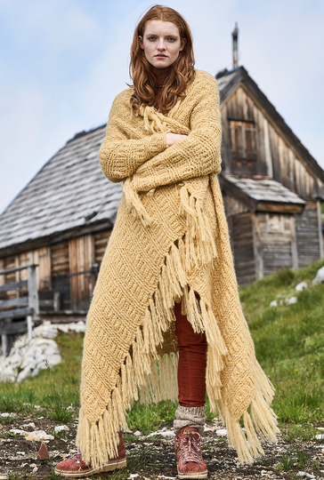 Gelber Mantel mit Fransen