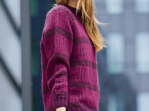 Dreifarbiger Raglanpulli im Jacquardmuster