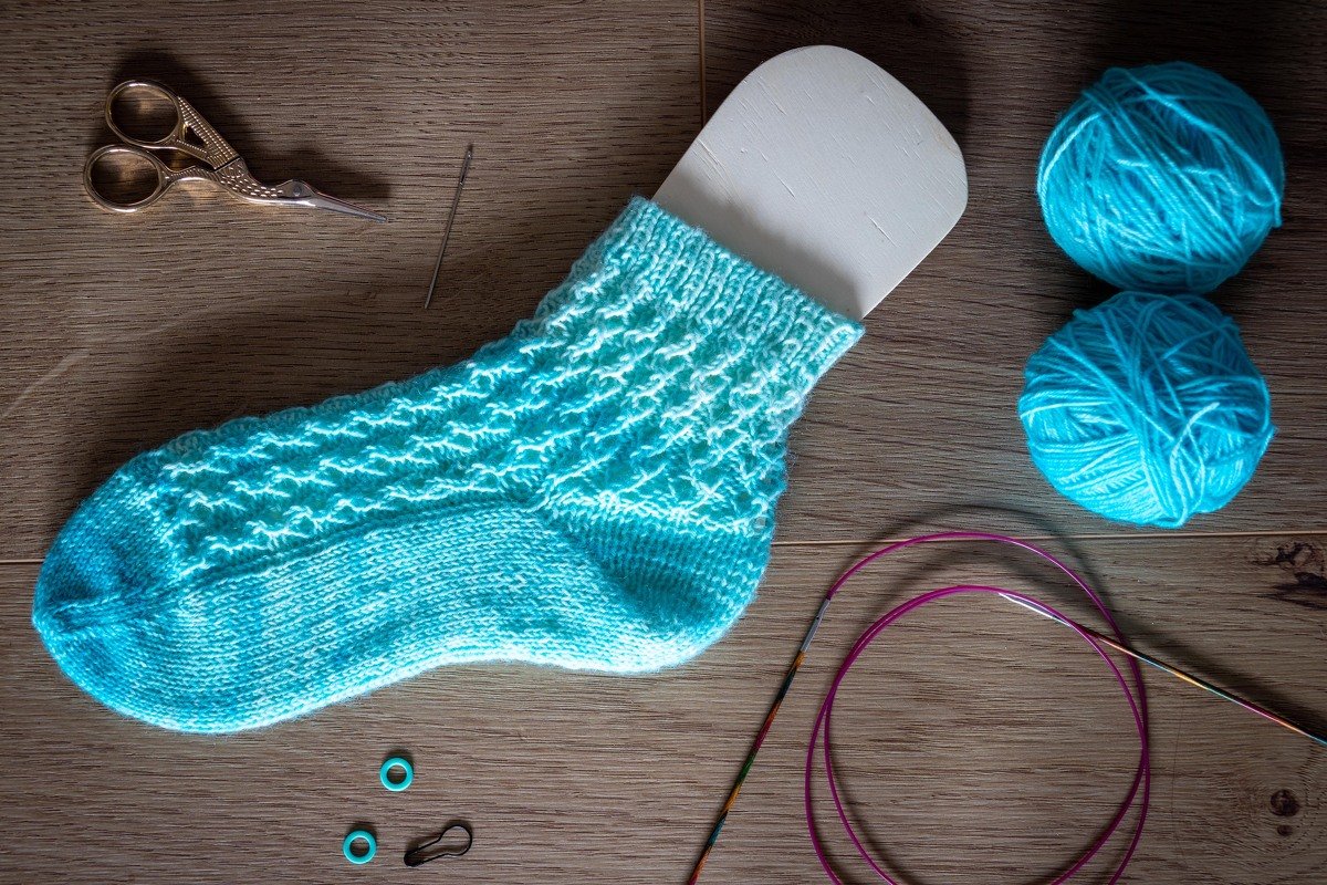 Strickanleitung für Socken mit leichtem Lace - OneTwentyThree