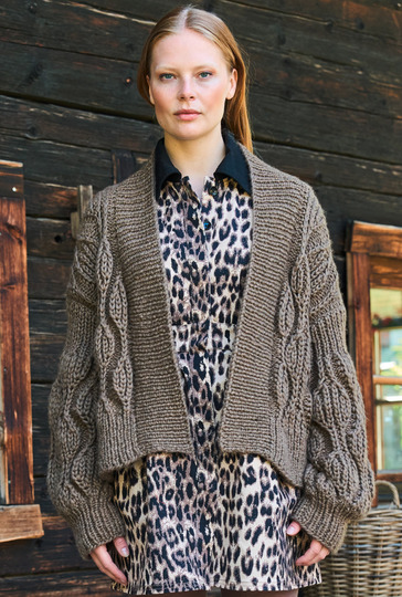 Jacke im Patent-Blattmuster