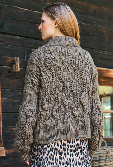 Jacke im Patent-Blattmuster