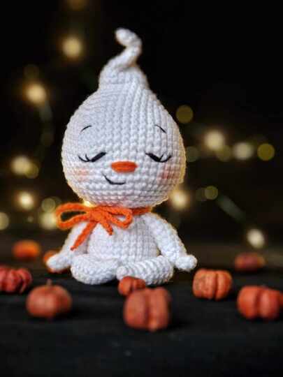 Crochet yoga ghost Halloween meditation amigurumi pattern