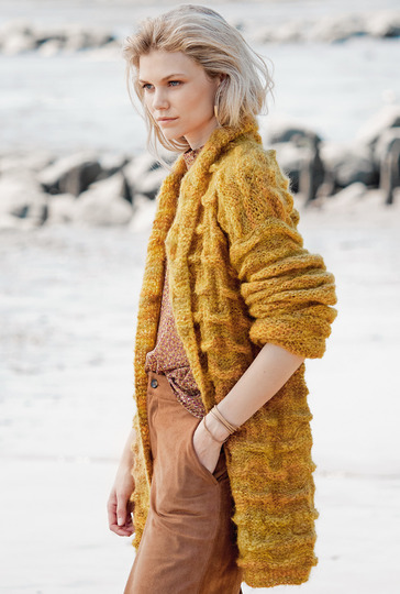 Cardigan im Cloquémuster in Ocker