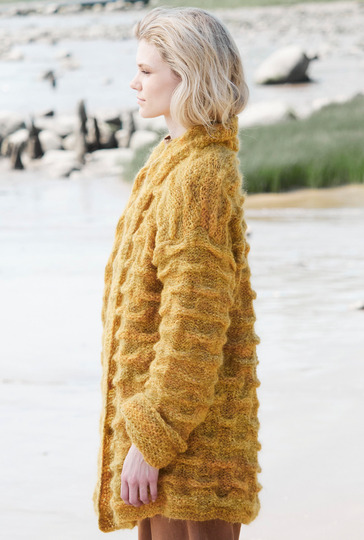 Cardigan im Cloquémuster in Ocker