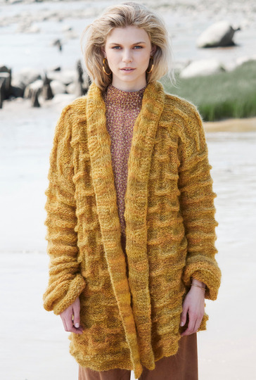 Cardigan im Cloquémuster in Ocker