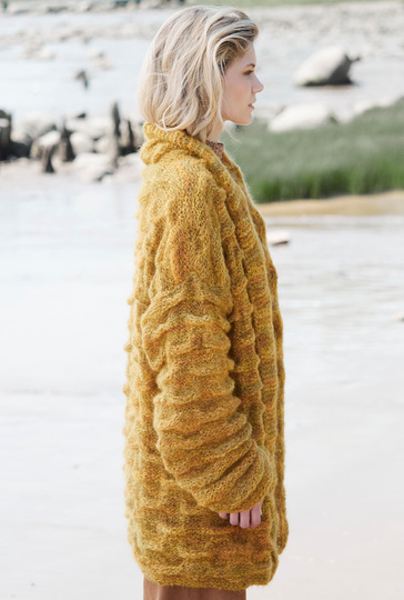 Cardigan im Cloquémuster in Ocker