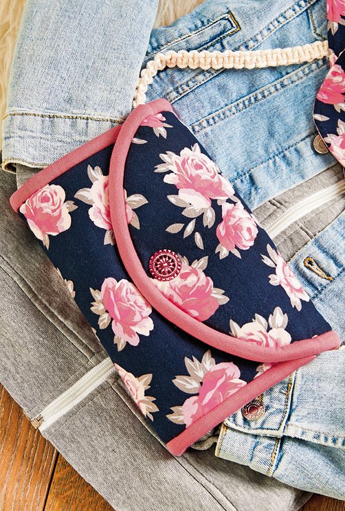 Set aus genähtem Schal, Mütze, Stirnband und Muff im Rosendesign - Bild 4