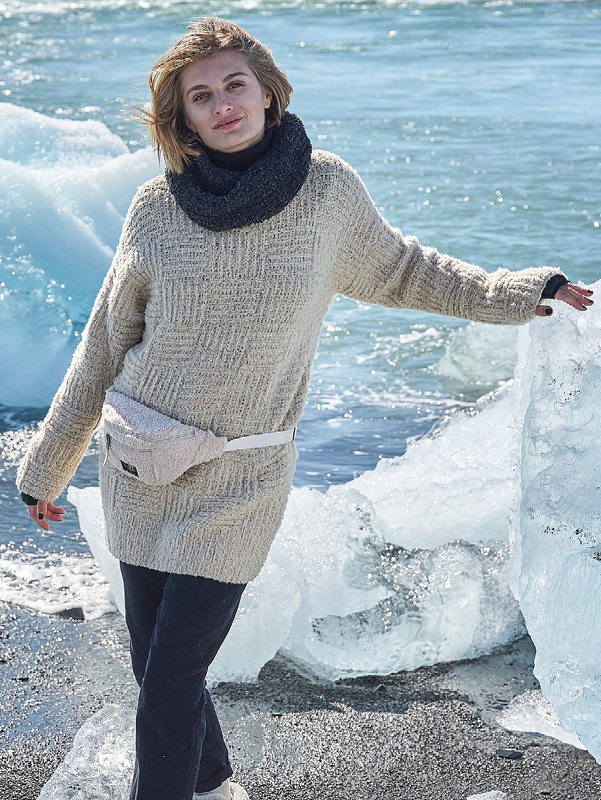 Longpulli mit Loop in dezenter Plüschoptik