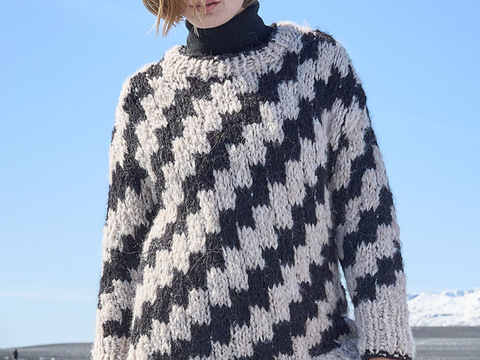 Pulli im Jacquardmuster in Felloptik