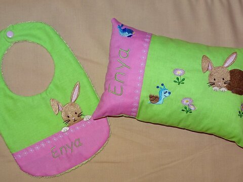 Stickdatei - Kissen und Lätzchen SET ITH - Hase mit Schnecke