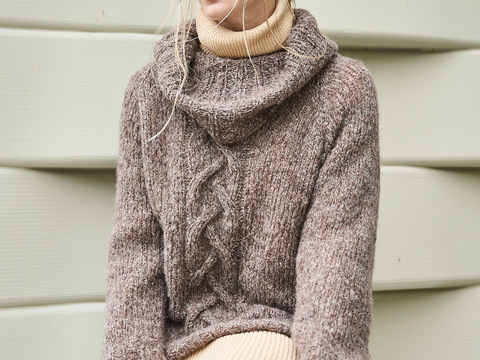 Pulli mit Mittelzopf in Braun