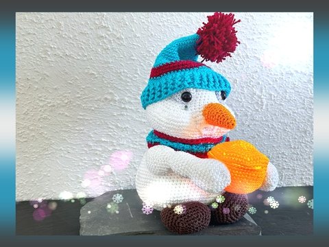 Häkelanleitung als PDF für den Schneemann Aaron